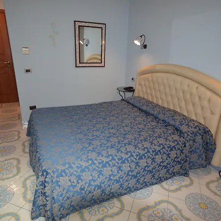 לינה וארוחת בוקר Palazzo Pisani אמאלפי